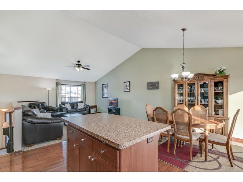 512 Danube Ave, Shakopee, MN 55379