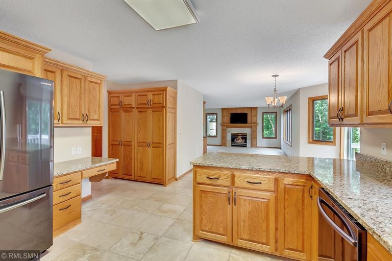 2021 Charter Oaks Ct, Saint Cloud, MN 56303