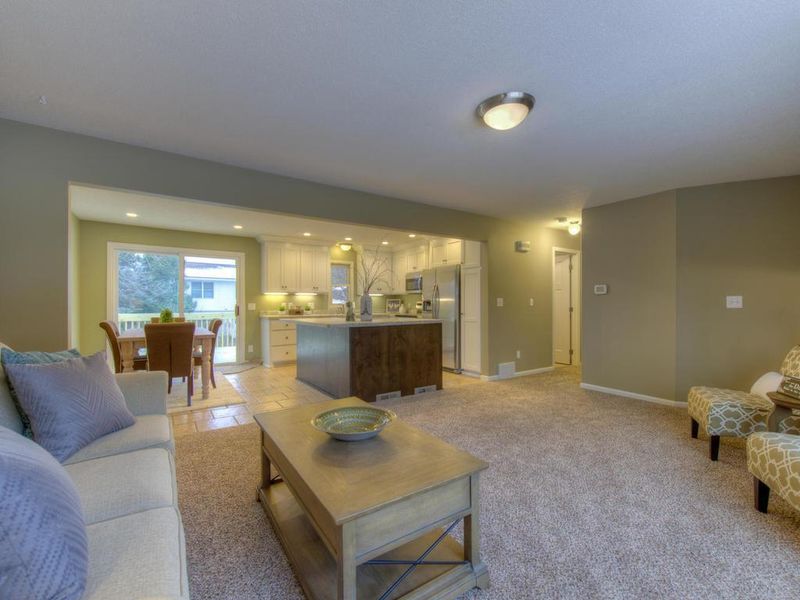 12545 Tussock Ct, Eden Prairie, MN 55344