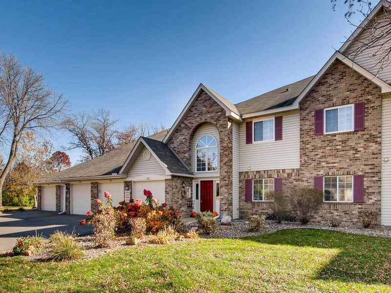 2512 Wilshire Ct, Mendota Heights, MN 55120