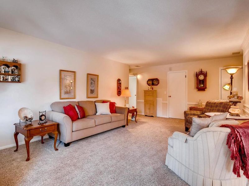 6005 Eden Prairie Rd #105, Edina, MN 55436