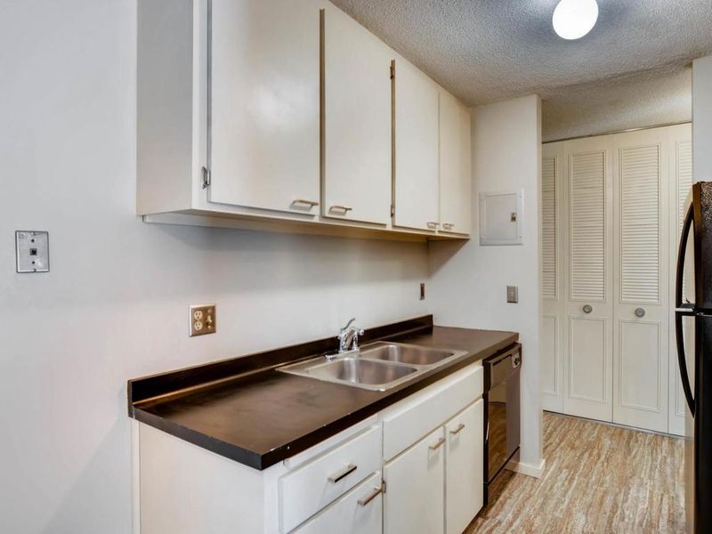 2800 Hamline Ave N #115, Roseville, MN 55113