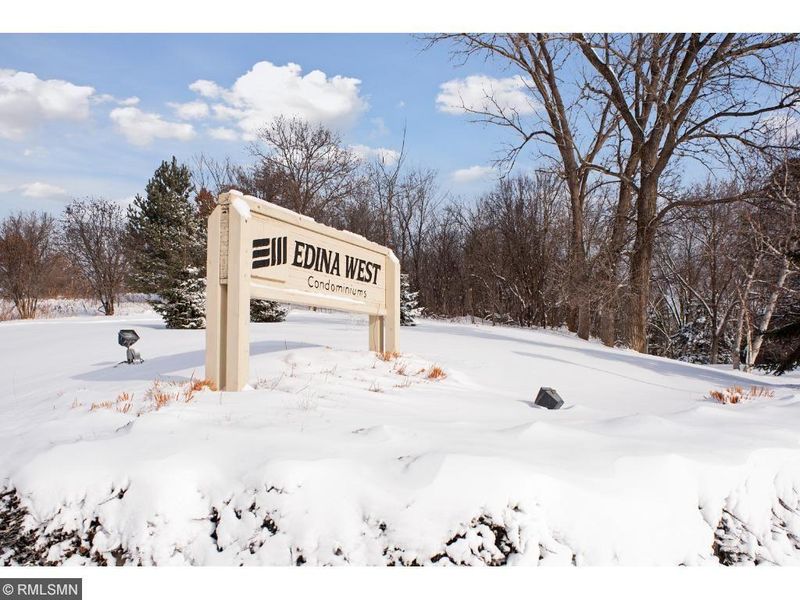 6085 Lincoln Dr #127, Edina, MN 55436