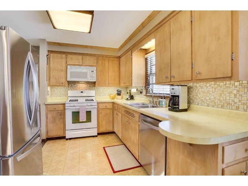 651 1st Ave, Mendota Heights, MN 55118