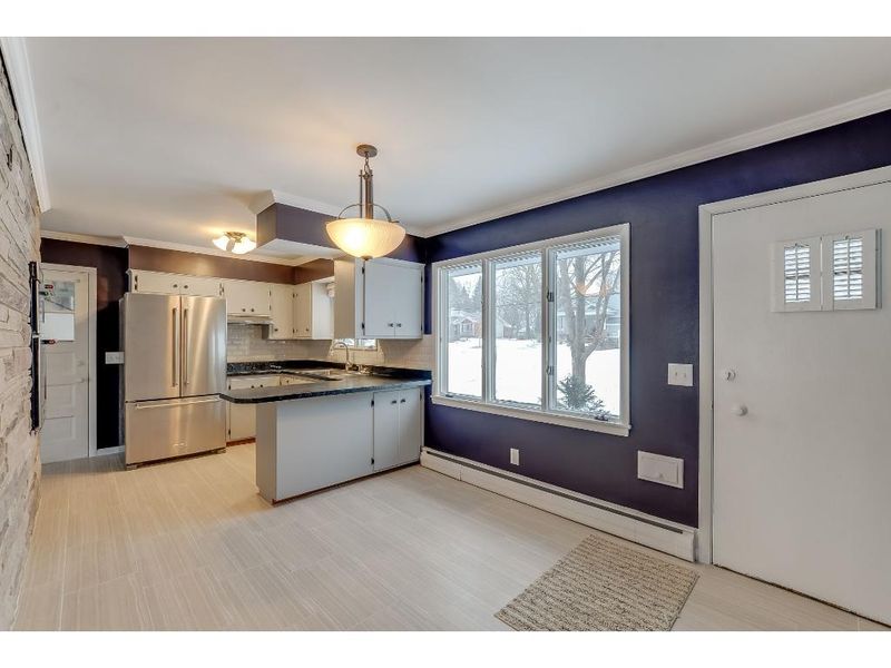 7809 Shingle Creek Dr, Brooklyn Park, MN 55443