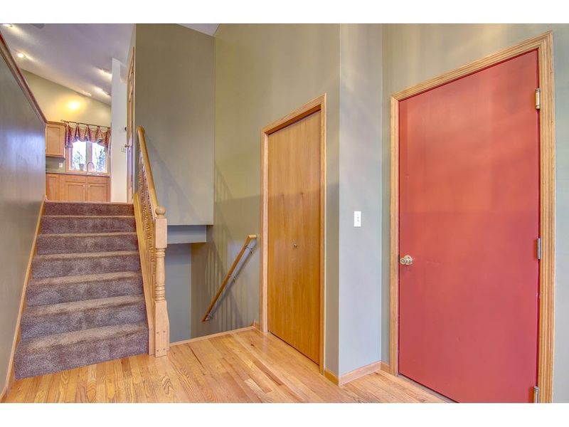 1387 Dunsmore Dr, Waconia, MN 55387