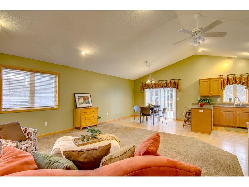 1387 Dunsmore Dr, Waconia, MN 55387