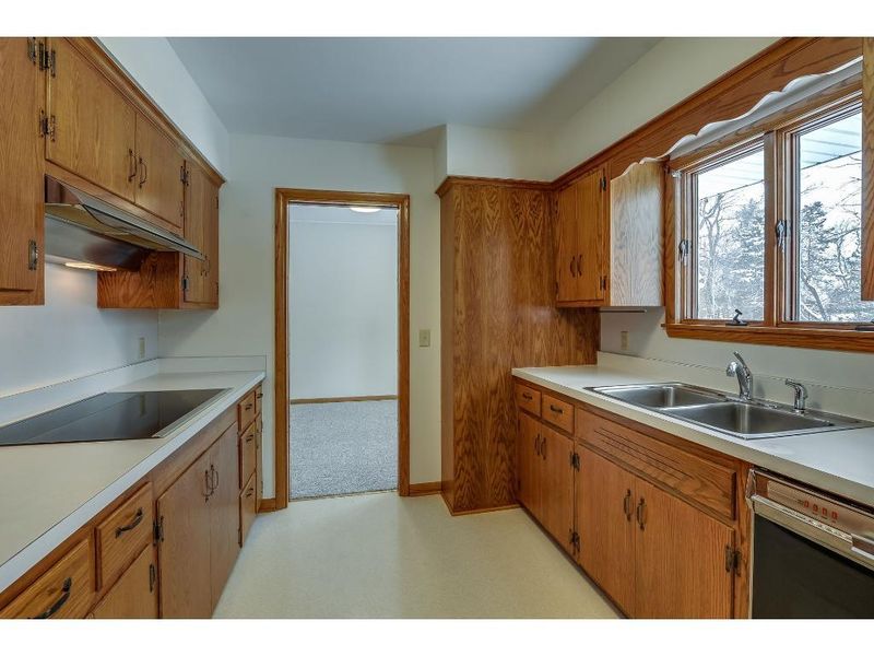 3892 Idaho Cir N, Crystal, MN 55427