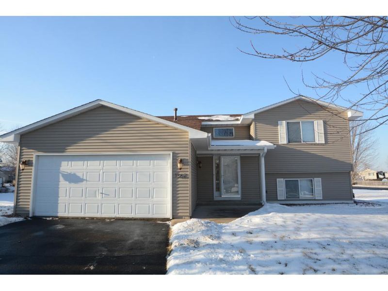 1362 Angelica Ct, Shakopee, MN 55379