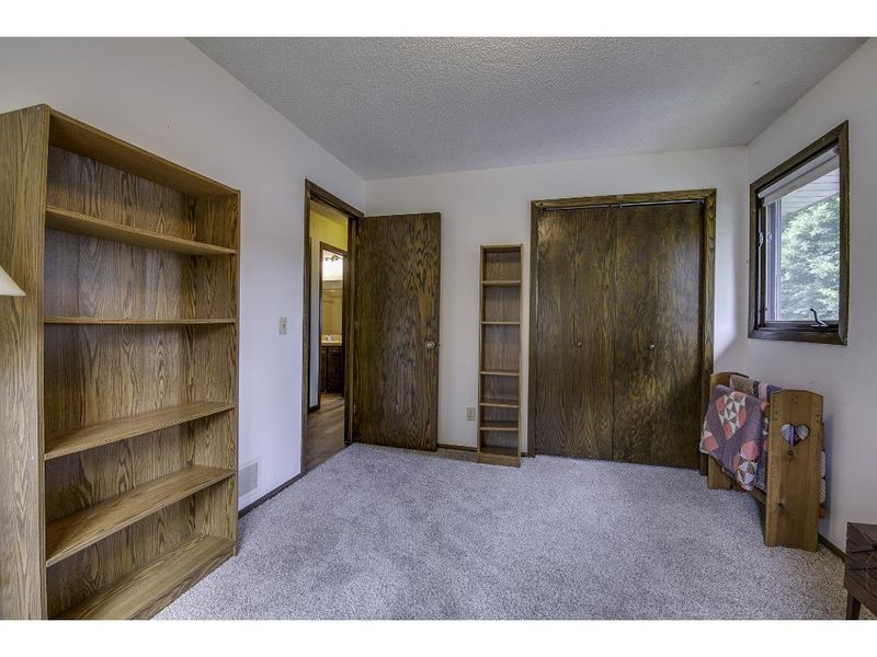 2004 Pleasant View Dr, New Brighton, MN 55112