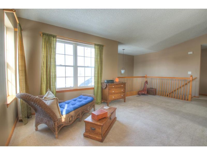 632 Cobblestone Way, Shakopee, MN 55379