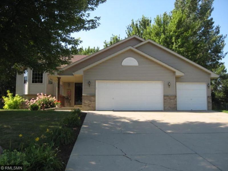 406 17th St W, Glencoe, MN 55336