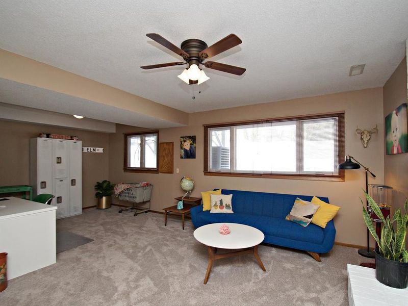 9915 Cavell Cir, Bloomington, MN 55438