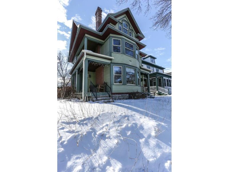 752 Laurel Ave, Saint Paul, MN 55104