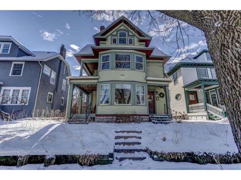 752 Laurel Ave, Saint Paul, MN 55104