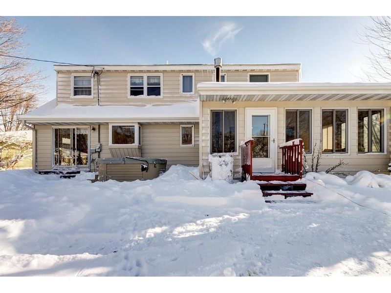 1208 Festler Ct, Northfield, MN 55057