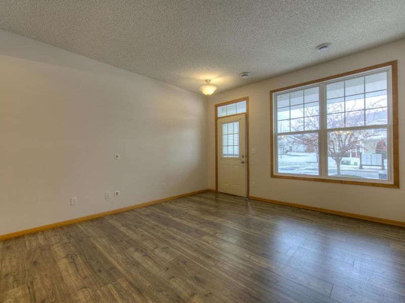 704 Willow Glen Dr, Buffalo, MN 55313