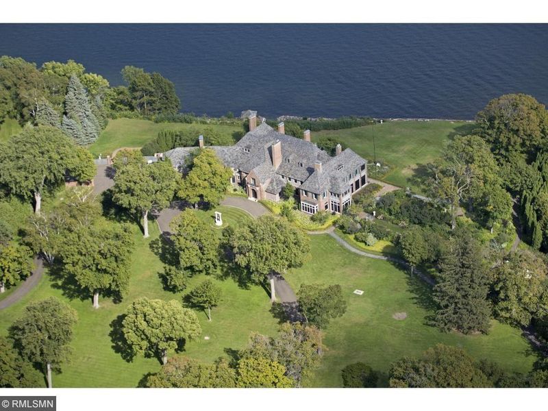 1400 Bracketts Point Rd, Wayzata, MN 55391