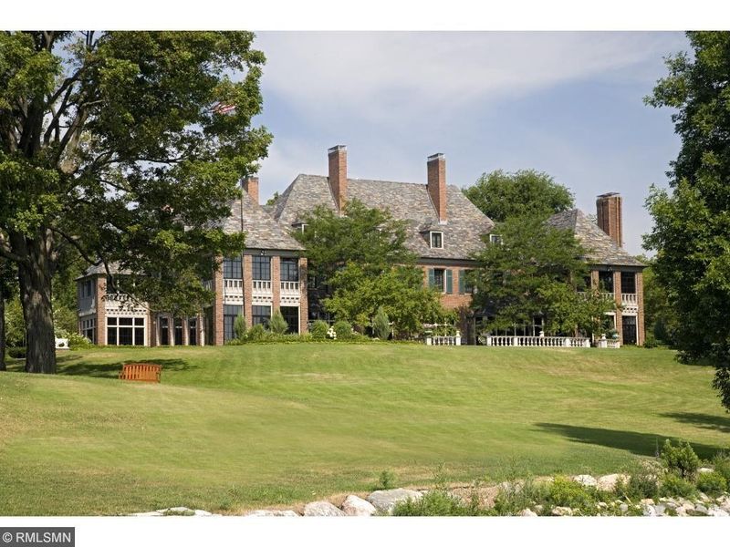 1400 Bracketts Point Rd, Wayzata, MN 55391