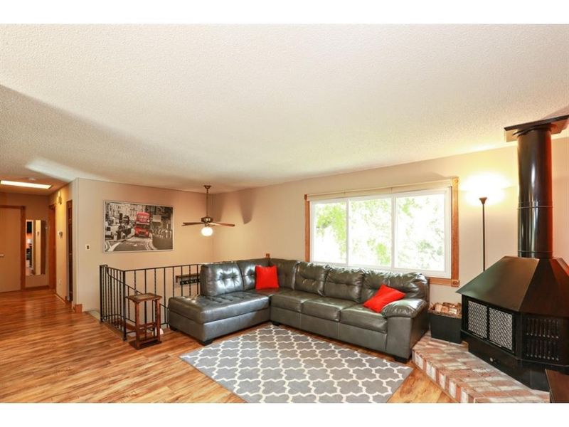 112223 Hutchins Ct, Chaska, MN 55318