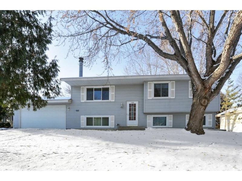 112223 Hutchins Ct, Chaska, MN 55318