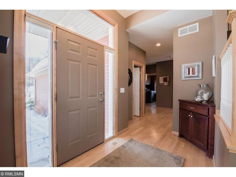 13481 Ellsworth Ct, Apple Valley, MN 55124