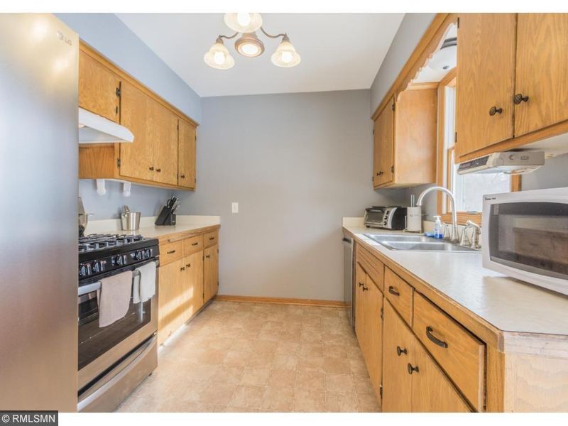 6925 35th Pl N, Crystal, MN 55427