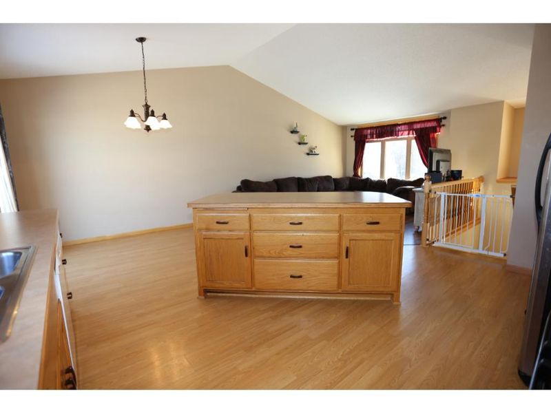 206 8th Ave SE, Isanti, MN 55040