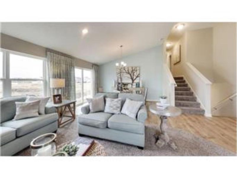 8552 Titanium Cir, Woodbury, MN 55129