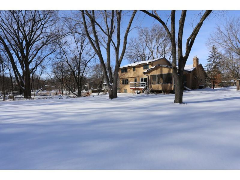 16735 25th Ave N, Plymouth, MN 55447