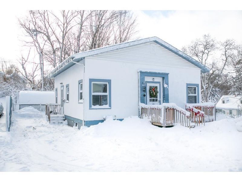 411 6th Ave NE, Faribault, MN 55021