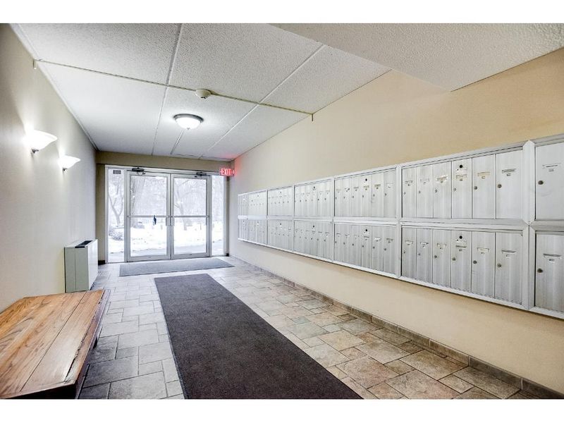 135 Viking Dr E #212, Little Canada, MN 55117