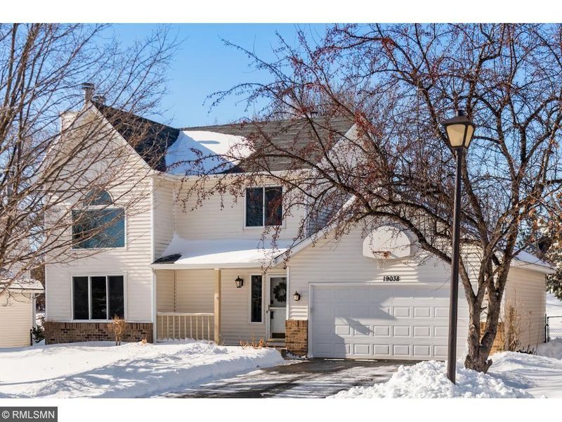 19038 Barrington Dr, Eden Prairie, MN 55346