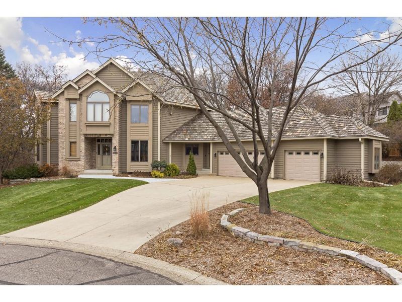 13815 Grothe Cir, Apple Valley, MN 55124