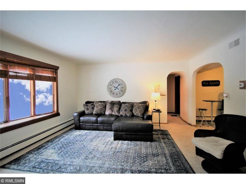 230 Park St E, Annandale, MN 55302