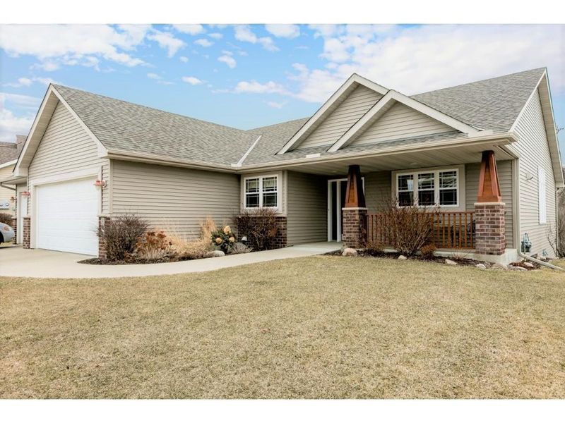 804 Forest Edge Dr, Jordan, MN 55352