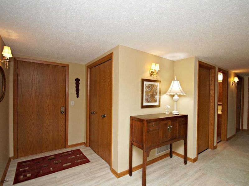 6100 Auto Club Rd #206, Bloomington, MN 55438