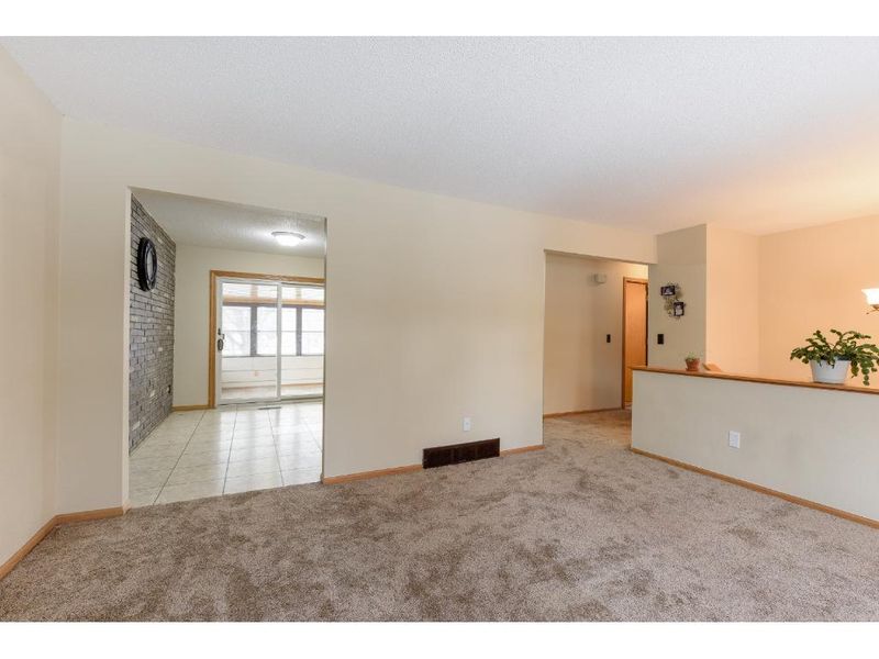 607 7th Ave S, Princeton, MN 55371