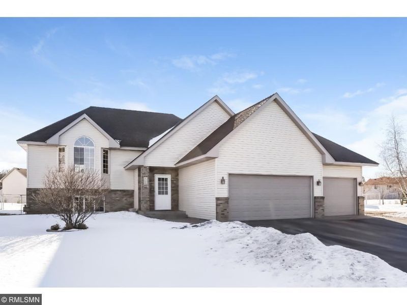 6700 380th Cir, North Branch, MN 55056