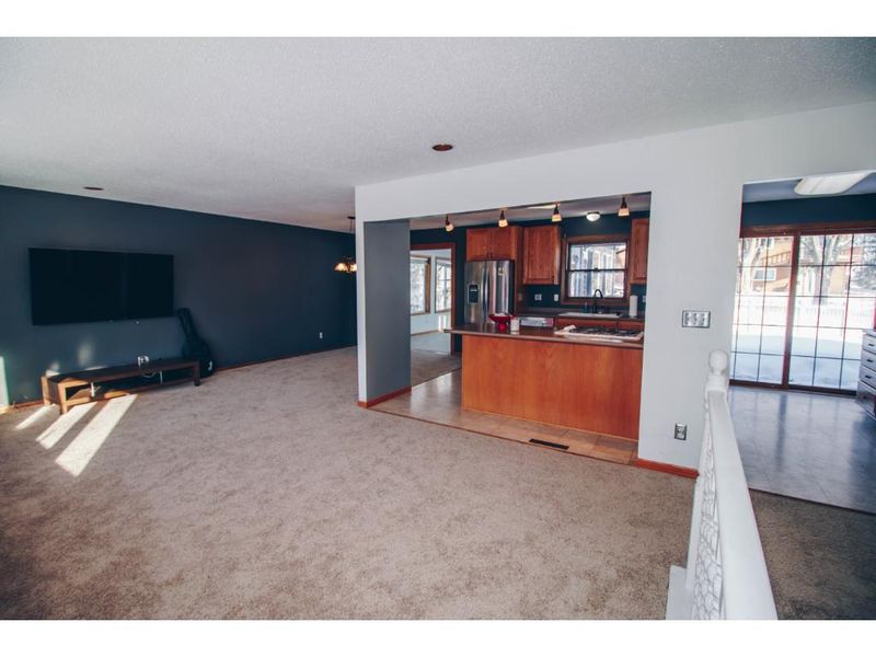 1841 Bielenberg Dr, Woodbury, MN 55125