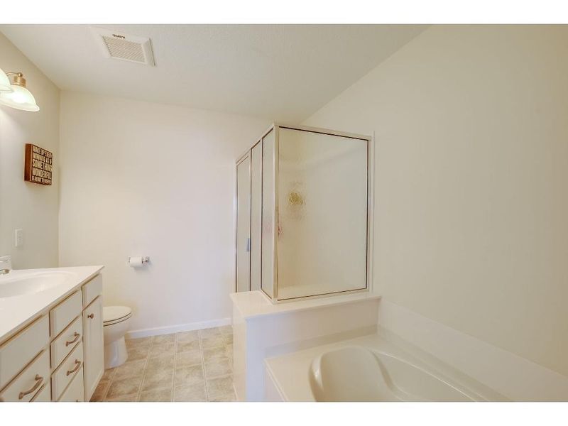 9492 Declaration Dr, Chanhassen, MN 55317