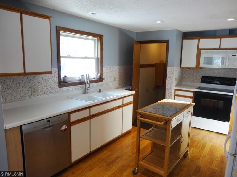 30690 Olinda Trl, Lindstrom, MN 55045