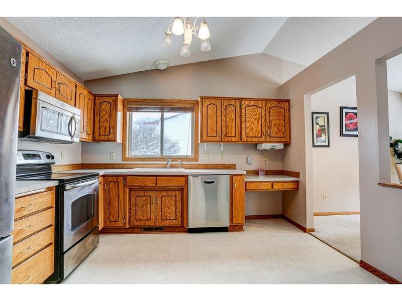 1488 Thistle Ln, Shakopee, MN 55379