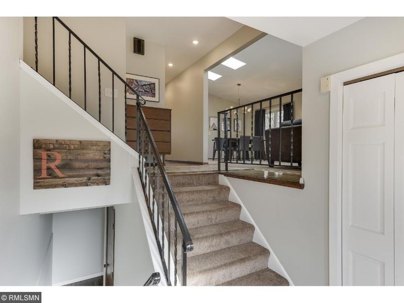 1051 Douglas Rd, Mendota Heights, MN 55118