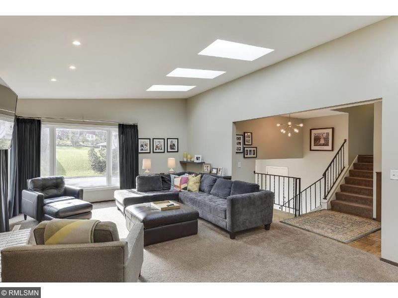 1051 Douglas Rd, Mendota Heights, MN 55118