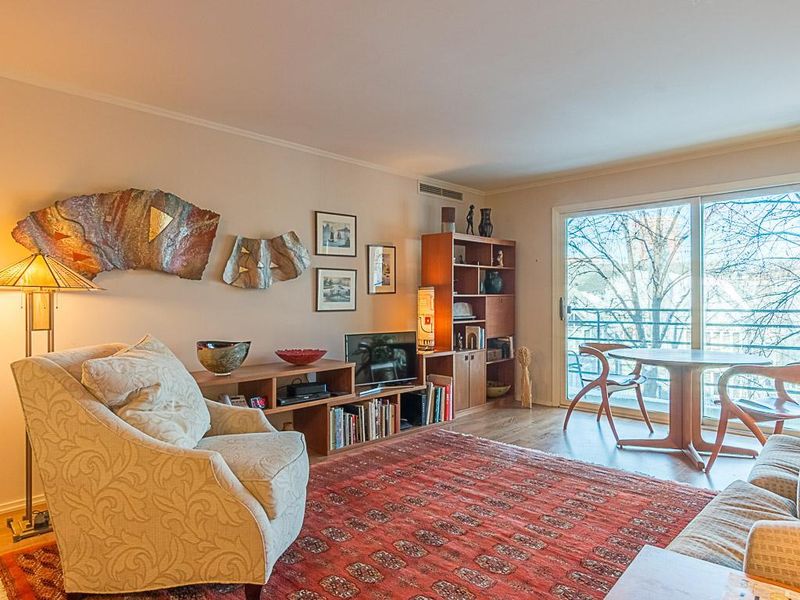 210 W Grant St #420, Minneapolis, MN 55403
