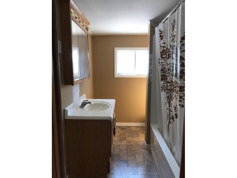 110 3rd Ave, Waldorf, MN 56091