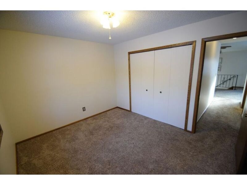 8767 Maplebrook Pw N, Brooklyn Park, MN 55445