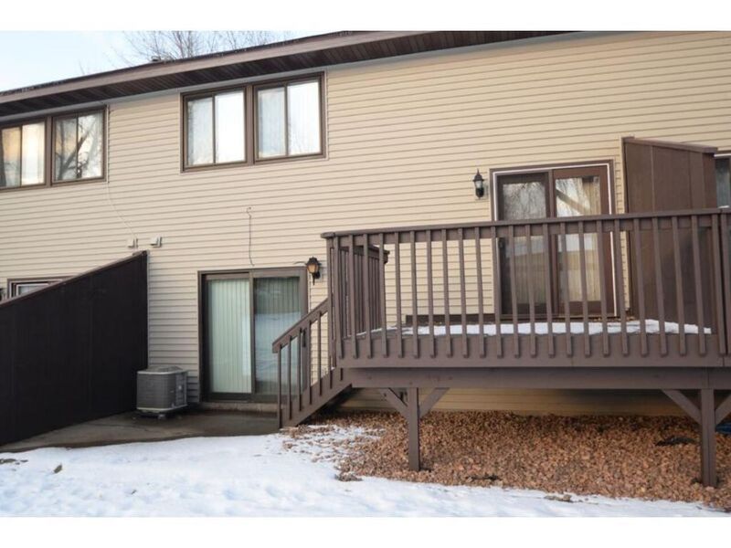 8767 Maplebrook Pw N, Brooklyn Park, MN 55445