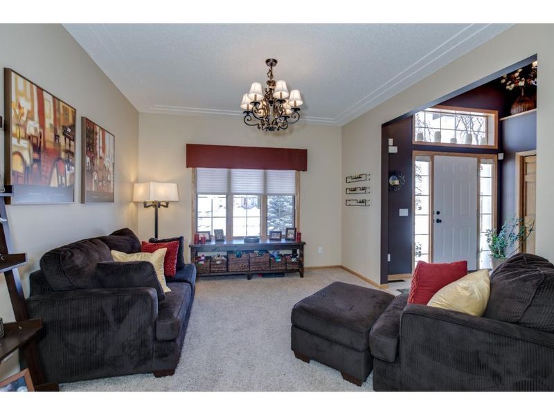 9148 Windsor Ave, Savage, MN 55378